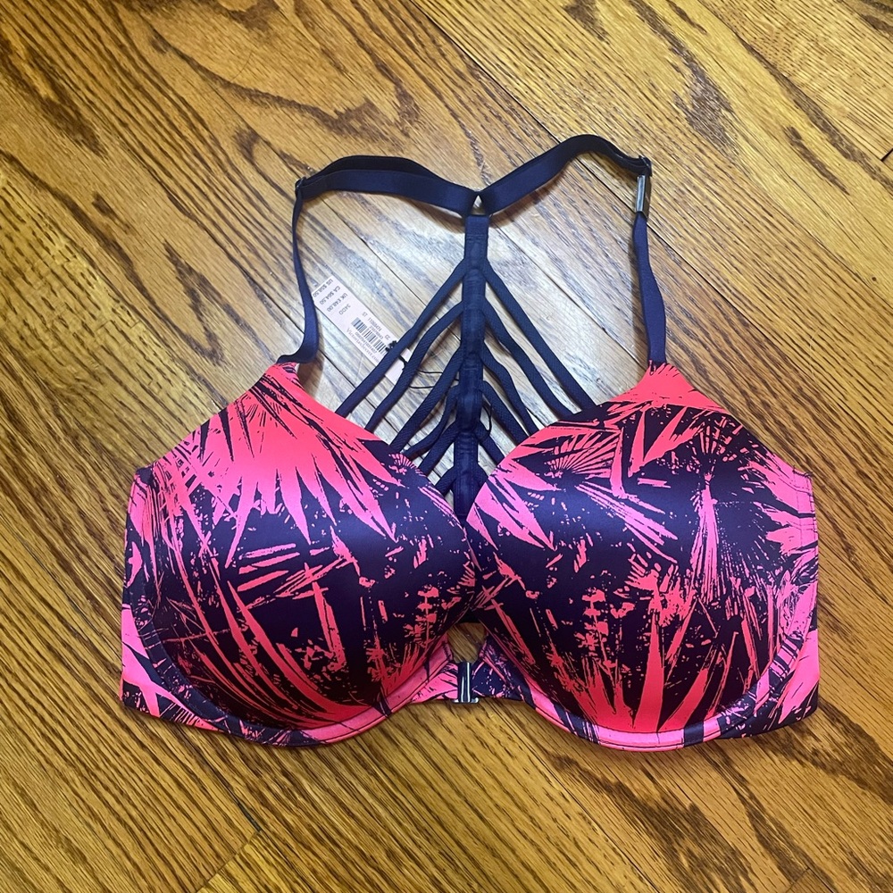 New. Victoria Secret Very Sexy push up bra. 34 DD
